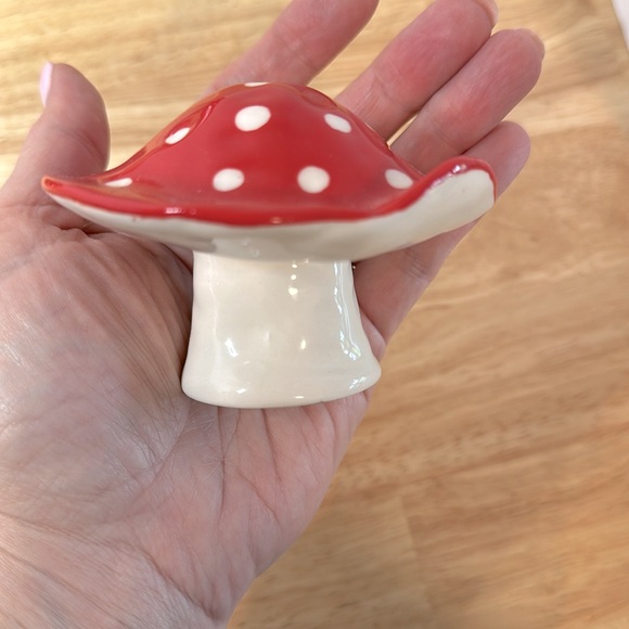 Red Spotted Mushroom bundle w/soup tureen & two adorable figurines like new. 🍄 - Picture 6 of 7
